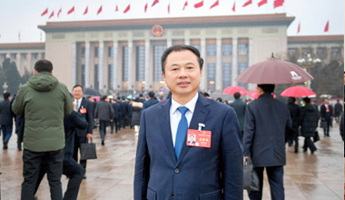 两会季丨张天任代表参与十四届天下人大二次集会揭幕会